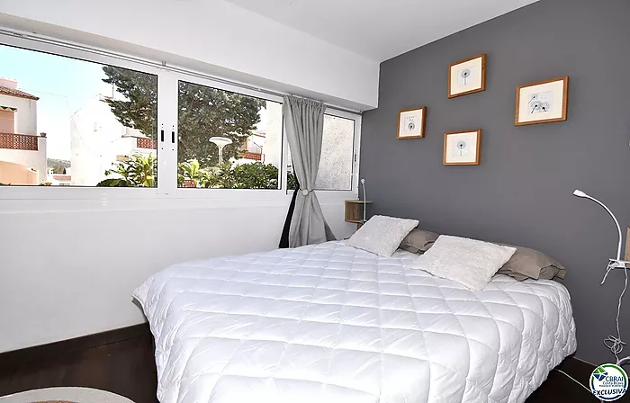 Apartamento de un dormitorio con parking y piscina comunitaria