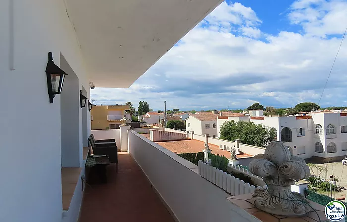 Appartement en vente sur Empuriabrava, au plein coeur et à deux pas de la plage, F3, plein sud