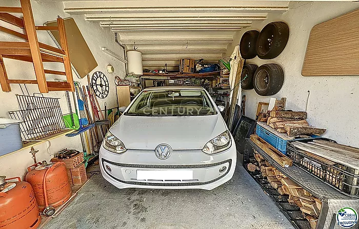 MAISON AVEC GARAGE DANS LE PARC NATUREL