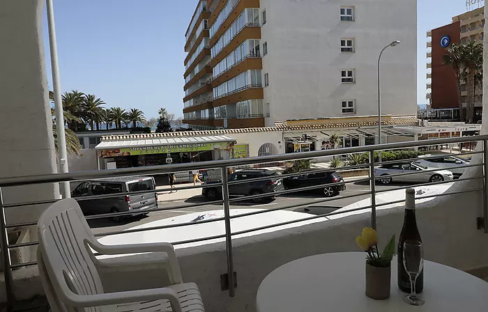 Se Vende apartamento 1 dormitorio, vistas al mar, a 50mts de la playa