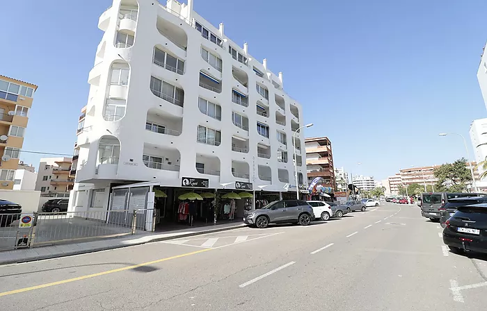 Se Vende apartamento 1 dormitorio, vistas al mar, a 50mts de la playa