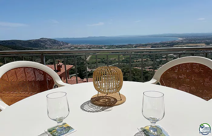 Gran casa con vistas al mar, piscina y licencia turística