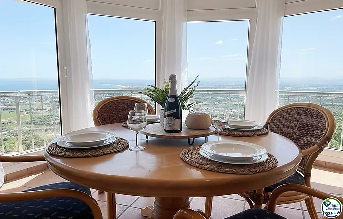 Gran casa con vistas al mar, piscina y licencia turística