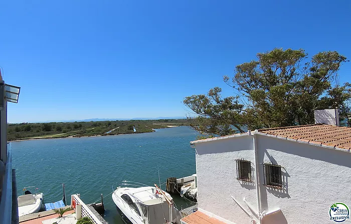 Hermoso piso de gran superficie a poca distancia de la playa de Roses, Santa Margarita