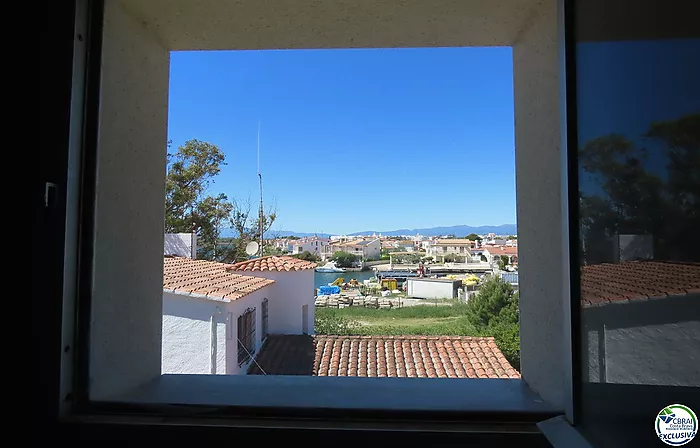 Hermoso piso de gran superficie a poca distancia de la playa de Roses, Santa Margarita