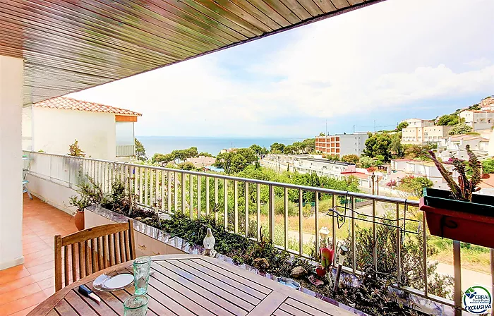 Appartement Charmant avec Vue sur la Mer et Accès à la Plage