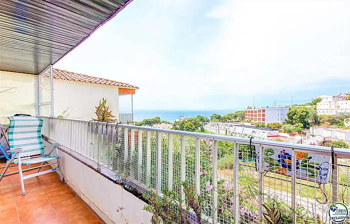 Appartement Charmant avec Vue sur la Mer et Accès à la Plage