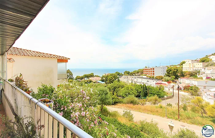 Appartement Charmant avec Vue sur la Mer et Accès à la Plage