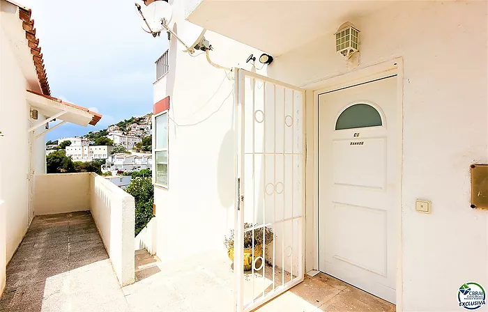 Appartement Charmant avec Vue sur la Mer et Accès à la Plage