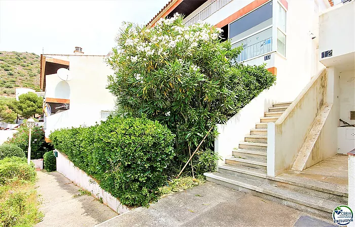 Appartement Charmant avec Vue sur la Mer et Accès à la Plage