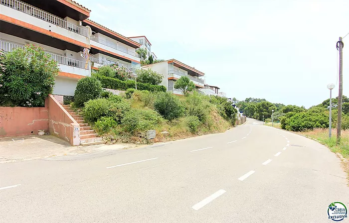 Appartement Charmant avec Vue sur la Mer et Accès à la Plage