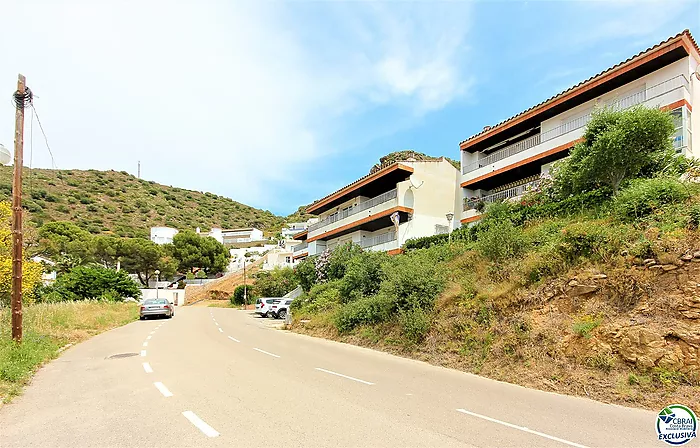 Appartement Charmant avec Vue sur la Mer et Accès à la Plage