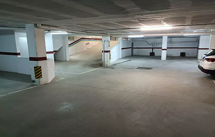 Parking et cave à 150 mètres de la plage