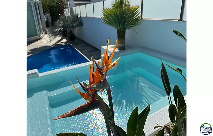 Empuriabrava hermosa casa moderna con piscina y amarre cerca de la playa, sala de estar de 99 m2