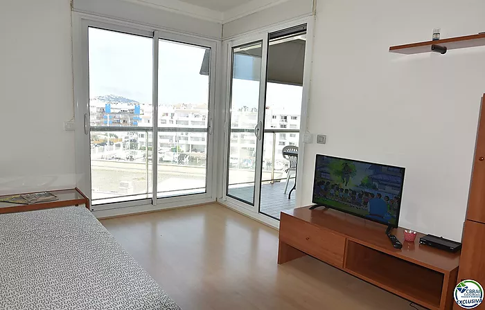 Piso - Apartamento en venta en Roses, con 66 m2, 2 habitaciones y 1 baño,Ascensor, Piscina y Jardín comunitarios.