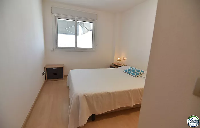 Appartement - Appartement à vendre à Roses, avec 66 m2, 2 chambres et 1 salle de bain, ascenseur, piscine communautaire et jardin.