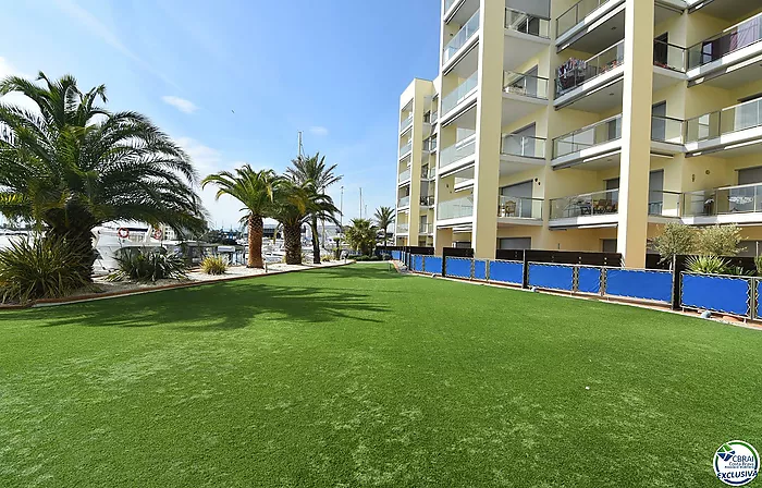 Piso - Apartamento en venta en Roses, con 66 m2, 2 habitaciones y 1 baño,Ascensor, Piscina y Jardín comunitarios.