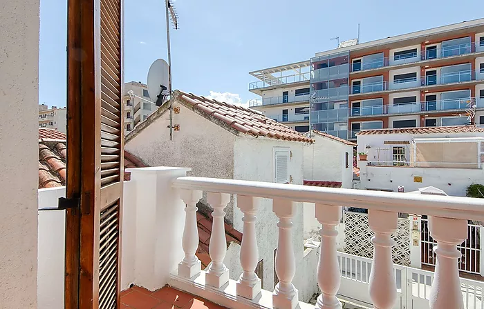 Casa Adosada Encantadora en Santa Margarida, Roses