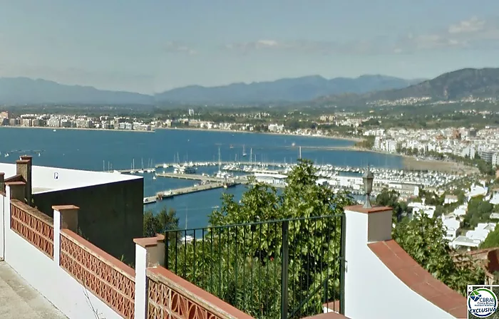 Terreno con impresionante vista a la bahía de Roses