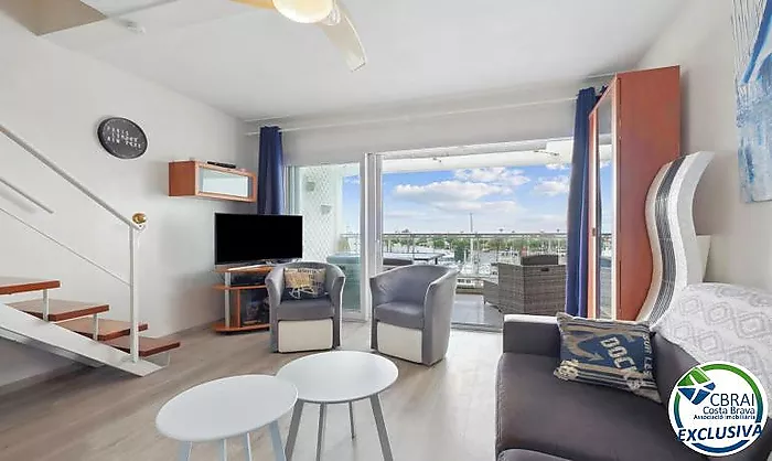 NAUTICA PORT GREC Penthouse en duplex rénové avec terrasse de 8m2 et vue sur la mer et le canal