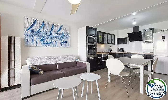 NAUTICA PORT GREC Penthouse en duplex rénové avec terrasse de 8m2 et vue sur la mer et le canal