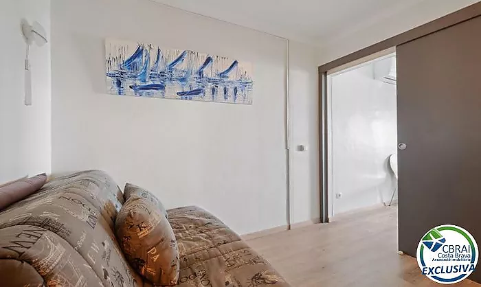 NAUTICA PORT GREC Penthouse en duplex rénové avec terrasse de 8m2 et vue sur la mer et le canal