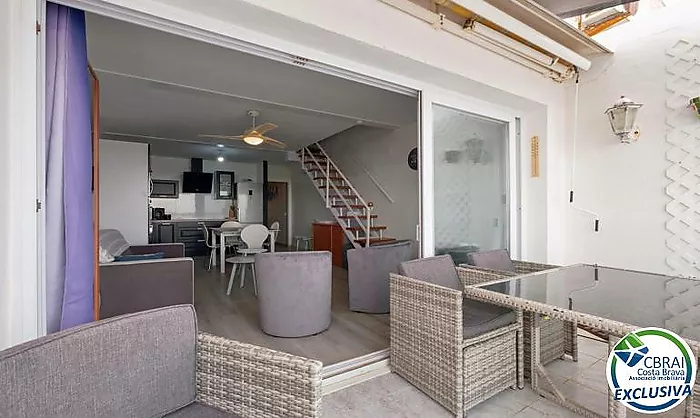 NAUTICA PORT GREC Penthouse en duplex rénové avec terrasse de 8m2 et vue sur la mer et le canal