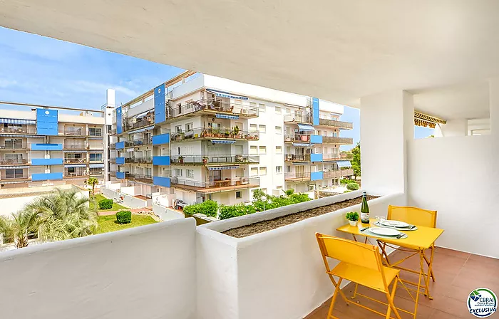 Encantador apartamento con piscina comunitária