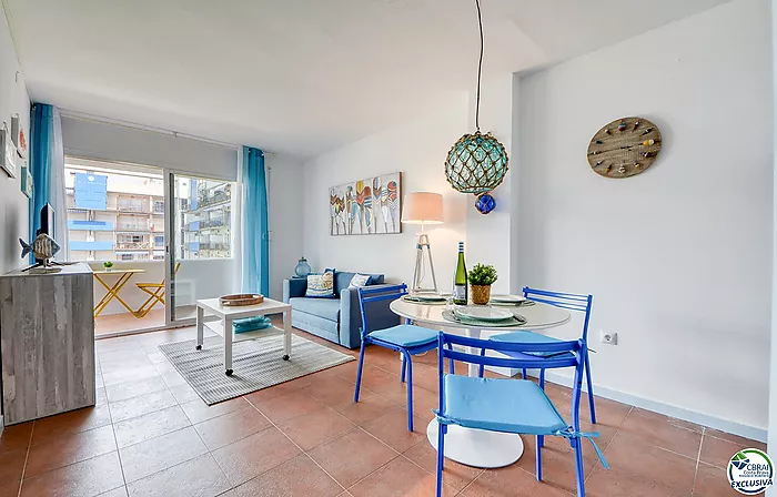 Encantador apartamento con piscina comunitária