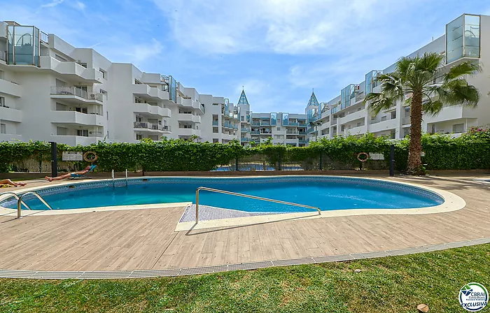 Encantador apartamento con piscina comunitária