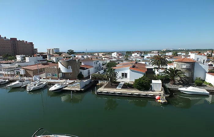 Appartement de 2 chambres avec vue canal et mer