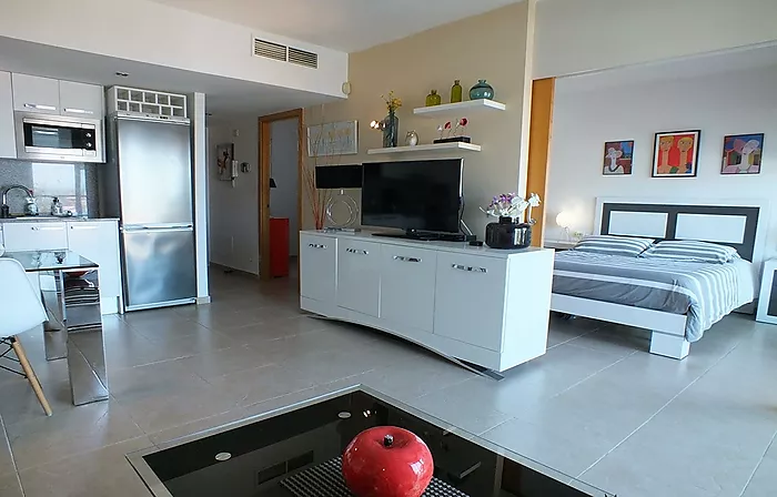 Apartamento de 2 habitaciones con vistas al canal y mar