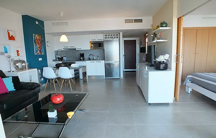 Apartamento de 2 habitaciones con vistas al canal y mar