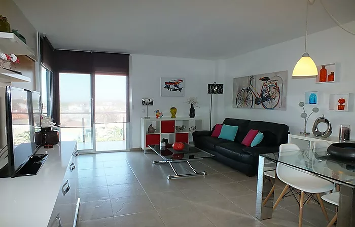 Apartamento de 2 habitaciones con vistas al canal y mar