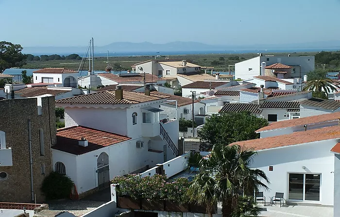 Apartamento de 2 habitaciones con vistas al canal y mar