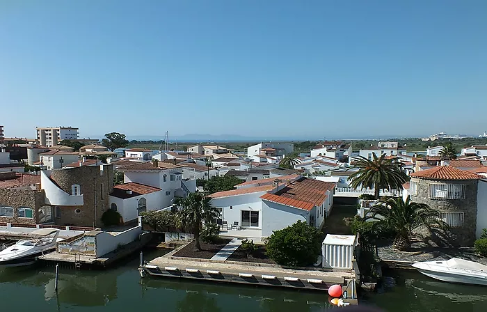 Appartement de 2 chambres avec vue canal et mer