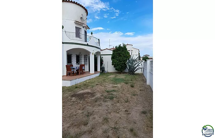 Se vende preciosa casa de vacaciones con 174 m² de superficie habitable y 395 m² de terreno en una zona residencial tranquila