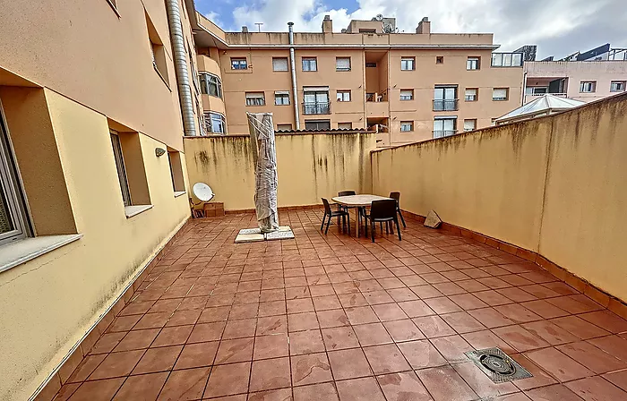 Magnifique appartement au centre, avec une immense terrasse et place de parking