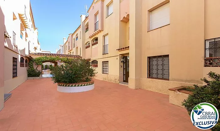 GRAN RESERVA Apartamento reformado con gran terraza y piscinas y jardines comunitarios (con HUTG)