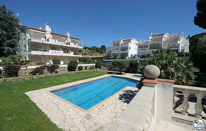 Appartement au rez-de-chaussée,vues, parking et piscine en copropriété