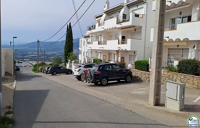 Appartement au rez-de-chaussée,vues, parking et piscine en copropriété