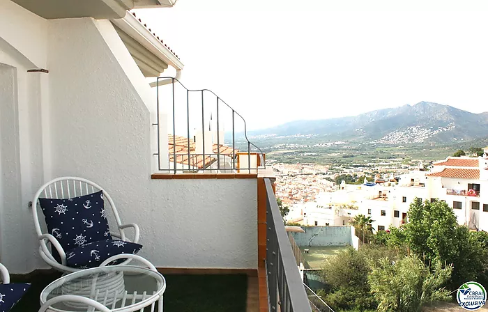 A vendre appartement avec terrasse et vue sur la piscine communautaire, Roses, Costa Brava