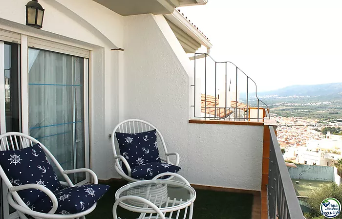 A vendre appartement avec terrasse et vue sur la piscine communautaire, Roses, Costa Brava