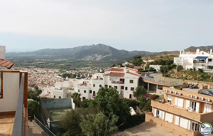 A vendre appartement avec terrasse et vue sur la piscine communautaire, Roses, Costa Brava