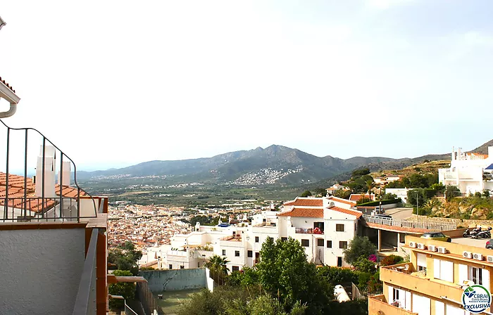 A vendre appartement avec terrasse et vue sur la piscine communautaire, Roses, Costa Brava