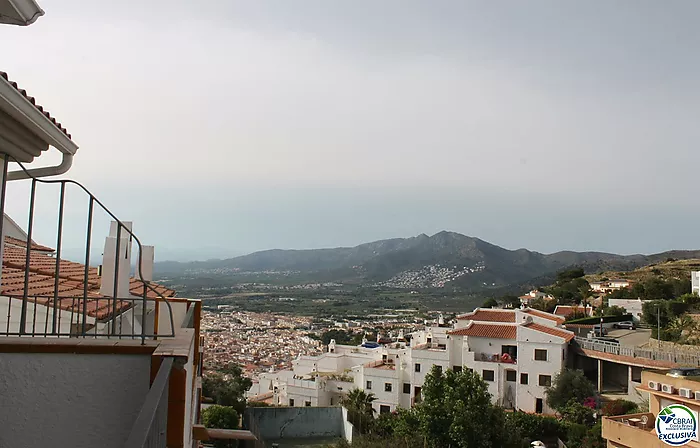 A vendre appartement avec terrasse et vue sur la piscine communautaire, Roses, Costa Brava