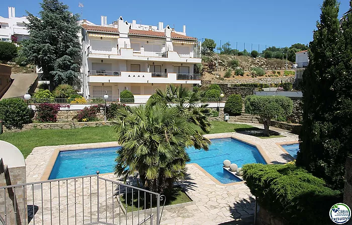 A vendre appartement avec terrasse et vue sur la piscine communautaire, Roses, Costa Brava