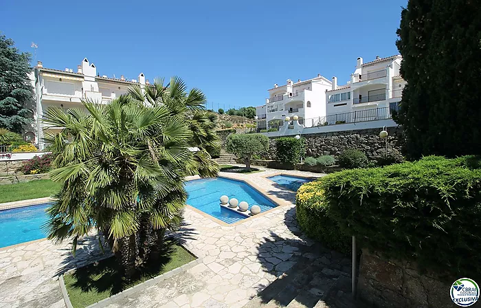 A vendre appartement avec terrasse et vue sur la piscine communautaire, Roses, Costa Brava