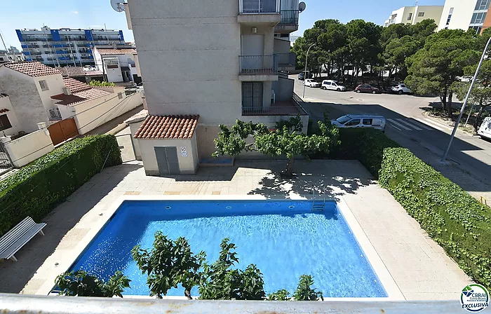 Piso - Apartamento en venta en Roses, 1 habitacion, 1 cuarto de baño y plaza de parking privada exterior.