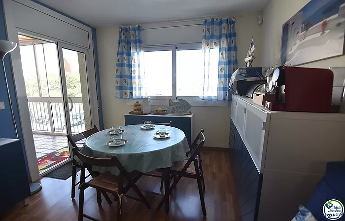 Piso - Apartamento en venta en Roses, 1 habitacion, 1 cuarto de baño y plaza de parking privada exterior.